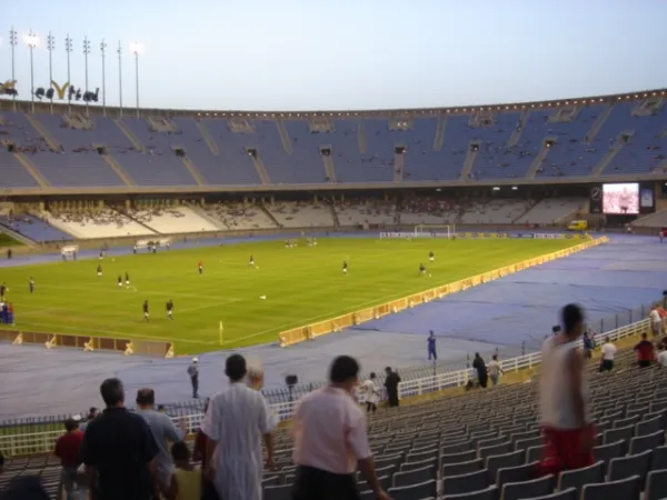 Stade Mohamed-Hamlaoui — стадион на Алжир