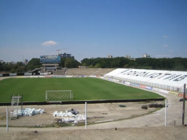 Стадион Локомотив — стадион на Локомотив (Пловдив)